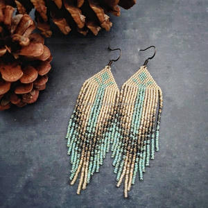 Recién llegado, Pendientes colgantes de diseñador con cuentas de semillas, colección de pendientes colgantes de Navidad personalizados para niñas y mujeres de RF Crafts - Product Image 4