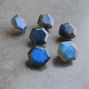 Piedras preciosas de labradorita azul natural de calidad AAA +, forma de hexágono suelto, corte facetado, calibrado, venta al por mayor, todos los tamaños disponibles - Product Image 4