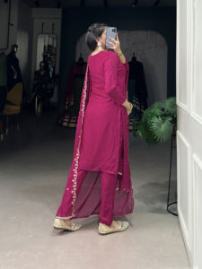Ensemble délicat kurta en organza avec fond élastique uni brodé de fil à paillettes et brodé dupatta cousu ethnique festif - Product Image 5