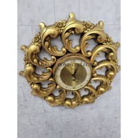 Horloges murales vintage en résine avec des accents dorés classiques et un mouvement de balayage silencieux idéal pour les espaces de vie traditionnels