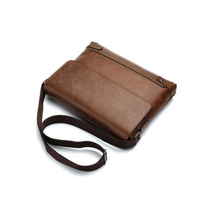 Sac d'ordinateur portable croisé de couleur unie vintage décontracté et tendance pour hommes fabriqué au Pakistan - Product Image 5