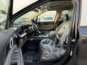 NUOVISSIMA KIA CARNIVAL HEV AWD 2025, 6115KM, GRIGIA, 100CV, 5 POSTI, 4 CILINDRI, TRASMISSIONE AUTOMATICA - Product Image 2