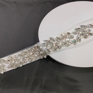 Hecho a mano elegante y único diamante y Moti encaje ajuste plata tela con cristal y Perla adorno tela de encaje de calidad superior - Product Image 4