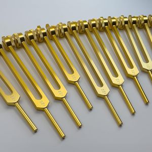 Juego de 9 Diapasones de Solfegeo y 9 Diapasones de Chakra con Peso Dorado, Afinados a .25Hz, para Sanación con Sonido - Product Image 1