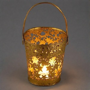 Bougeoir à breloques de vacances en fonte d'aluminium Finition enneigée Pièce d'appoint pour tables et manteaux de fête - Product Image 2