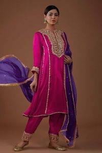 NEW--DESIGNER ROBE LONGUE KURTA & SALWAR AVEC BELLE BRODERIE ZARDOZI OFFERTE pour la fête/MARIAGE = 2024 - Product Image 2