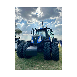 Tractores agrícolas CNH empaquetados para entrega a distribuidores y mayoristas de maquinaria - Product Image 2