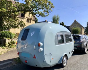Achetez une nouvelle caravane de camping BareFoot Teardrop légère en alliage d'aluminium, pour 4 personnes, caravane de voyage moderne, charge utile maximale de 1001-2000 kg - Product Image 6