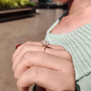 Anillo de compromiso solitario flotante de oro sólido de 10kt para mujer Moissanite de corte ovalado con estilo clásico para boda y fiesta - Product Image 6