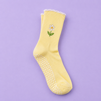 Chaussettes antidérapantes à bord festonné rose matcha, chaussettes de Pilates, chaussettes de studio avec logo personnalisé