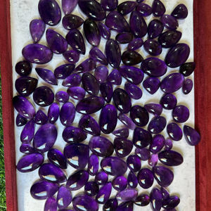 Cabujón de amatista natural 100% al por mayor, piedra preciosa suelta lisa de tamaño personalizado para uso en joyería, sensación de felicidad inspiradora - Product Image 1