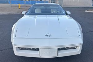 Chevrolet Corvette 1988 d'occasion en excellent état, édition 35e anniversaire, 39 000 milles, moteur V8, toit amovible, non modifiée - Product Image 1
