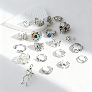 مجموعة من 20 خاتمًا قابلًا للتكديس بتصميم قوطي داكن، خواتم فضية مطلية بنمط الجمجمة والعنكبوت والهيكل العظمي واليد مع طلاء بالزيت للرجال والنساء - Product Image 2