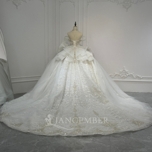 Robe de mariée XS266 scintillante en ivoire avec traîne chapelle, dentelle florale et appliques en cristal pour femme - Product Image 4