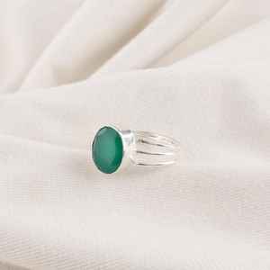 แหวนพลอยสีเขียวออนิกซ์ทรงรี ตัวเรือนเงินแท้ ประดับเพชรแบบหนามเตย ได้รับการรับรองจาก IGI ผลิตด้วยมือ สำหรับผู้หญิง ของขวัญสุดหรู - Product Image 4