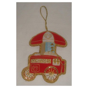 Ornement de Noël suspendu en forme de chariot, en tissu de très haute qualité, broderie zari, travail de perles - Product Image 1