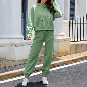 Sudadera recortada para mujer, traje personalizado de dos piezas con personalización de logotipo, ropa deportiva cómoda y elegante para entrenamiento - Product Image 5