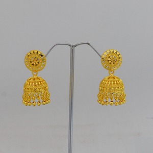 Pendientes de estilo Jhumka chapados en oro de diseño tradicional, pendientes Jumkha de un paso de la mejor calidad para pendientes especiales africanos de Dubái - Product Image 5