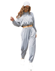 Novedades Conjunto corto con capucha y logotipo personalizado para mujer Sudadera con capucha y pantalones cortos con cremallera para mujer - Product Image 5