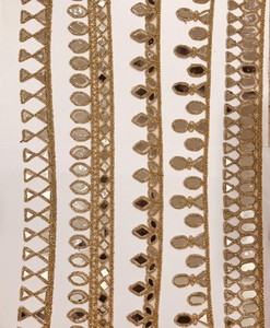 Broderie indienne traditionnelle de luxe exquise, faite à la main, avec des miroirs, des travaux de zari, des dentelles décoratives pour les mariages ethniques - Product Image 1