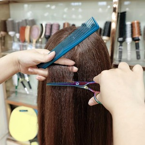 Kit de ciseaux à cheveux multicolores arc-en-ciel de qualité supérieure en acier inoxydable professionnel en gros à bas prix du Pakistan - Product Image 2