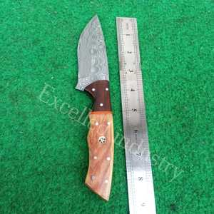 Éminceur de chasse en acier damas à la main design personnalisé couteau à lame fixe manche en bois avec étui en cuir gratuit - Product Image 4
