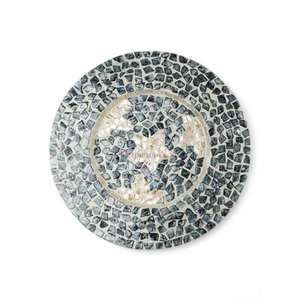 Assiette de présentation de luxe en nacre pour tables décontractées à la maison, au toucher naturel et organique, fabriquée au Vietnam - Product Image 1