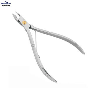 Coupe-cuticules incurvés pour bébé en acier inoxydable avec une large ouverture de mâchoire et des lames à pointe aiguë de 6 mm - Product Image 1