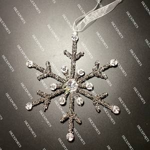 Adornos colgantes de cuentas navideñas multicolores hechos a mano, decoraciones festivas navideñas, decoración única de árbol con cuentas - Product Image 1