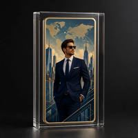 Carte de collection en métal double face personnalisée « Succès d'entreprise » avec cadre doré, globe, carte du monde et silhouette urbaine – Cadeau d'entreprise
