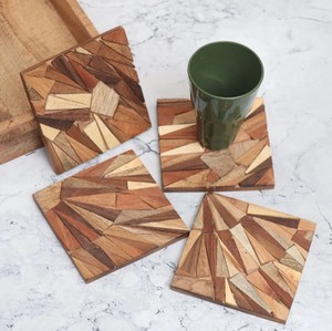 Ensemble de sous-verres en bois modernes carrés fabriqués à la main sous-verres élégants en bois naturel pour la maison et le bureau utilisation d'affichage de décor de table - Product Image 6