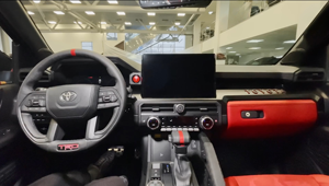 Tacoma TRD Pro 2025, Híbrido Turbo, Motor I-FORCE MAX de Alto Torque, Transmisión Automática Ligera de Cuero, Volante a la Izquierda - Product Image 2