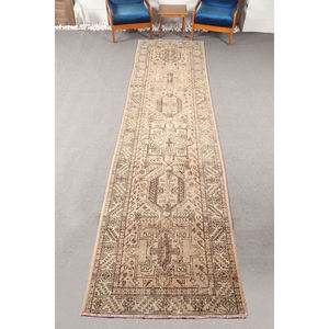 Alfombra Turca Vintage de 3.5x13.7 pies, Alfombra Geométrica Pequeña de Color Marrón - Product Image 1