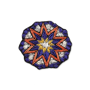 Broches de solomillo de cobre bordados personalizados hechos a mano parche bonito para accesorio de moda de ropa en embalaje de cartón - Product Image 2