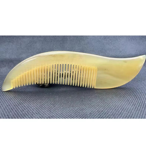 Peine de Cuerno de Búfalo Natural Orgánico, Pulido, Estilo Amor, Hecho a Mano, Antiestático, de Dientes Anchos, para Peinar Barba y Cabello, para Hombres y Mujeres - Product Image 1