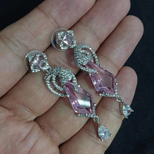 ต่างหูเพชรสไตล์คลาสสิกแบบอเมริกันดั้งเดิมและทันสมัยชุบเงินสำหรับต่างหูของขวัญวันเกิดและคริสต์มาส - Product Image 1