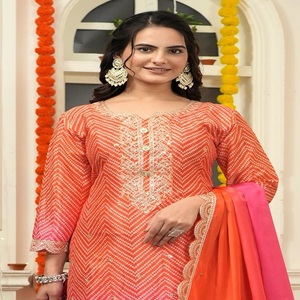 Blusa de Seda Chinon Pura para Mujer con Hermoso Bordado de Lentejuelas y Conjunto Interior de Seda, Kurti Hecho en India - Product Image 1