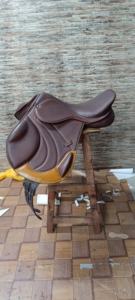 อานม้าหนังแท้สำหรับขี่ม้าแบบมืออาชีพและแบบอังกฤษ พร้อมสายรัดเอวคู่สำหรับการขี่ม้าแบบอังกฤษ - Product Image 1