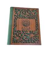 Menu de restaurant élégant et haut de gamme, couverture de menu en bois avec placage vinyle, design découpé au laser, durable, certifié ISO, en cuir PU