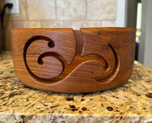 Cuenco de Hilo de Teca con Diseño Único, Calidad de Obra de Arte, para Tejer y Hacer Ganchillo, 10" x 4", Excelente Estado Vintage - Product Image 4
