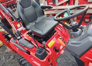 Tracteur à roues Massey Ferguson GC1723E à haut rendement, moteur de 22,5 chevaux, nouveau chargeur frontal, composants de roulement inclus - Product Image 6