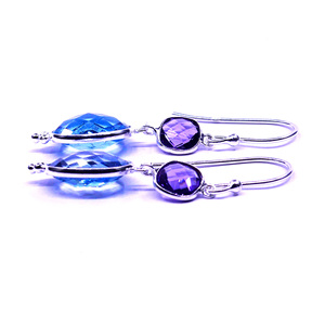 ต่างหูเงินแท้ 925 รุ่น Gemvanity SE730 ประดับพลอยบลูโทแพซและอะเมทิสต์สีน้ำเงิน ชุบทอง ดีไซน์คลาสสิกสำหรับผู้หญิง - Product Image 3