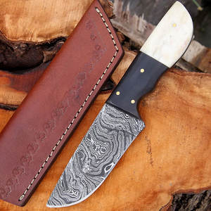 Couteau de chasse à lame fixe en acier damas fait à la main avec gaine en cuir de vache confortable - Product Image 6