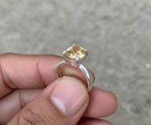 Bague en argent sterling 925 minimaliste avec pierre de quartz jaune naturel en forme de coussin, tendance, diamant CZ, symbole religieux chrétien - Product Image 5