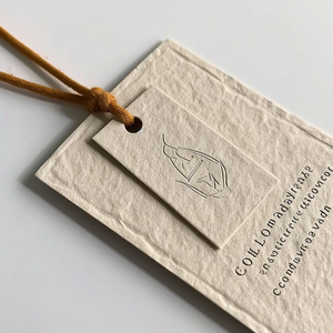 Étiquettes volantes de luxe personnalisées en <span class=keywords><strong>carton</strong></span>, impression de logo, étiquettes volantes pour vêtements, logo propre - Product Image 1