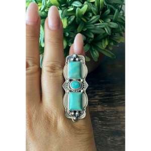 Anillo Hecho por Artesanos Navajo con Turquesa Kingman y Plata Esterlina, Talla 5.5, Engastado en Bisel con Incrustaciones de Oro Rosa de 18K, Regalo con Licencia Privada 'IS' - Product Image 2