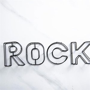 Royal Look Wire Metal Wall Decorative S Letter en color plateado para decoración del hogar Accesorios de mesa hechos a mano - Product Image 4