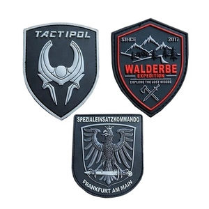 Etiqueta de Fieltro Termoadhesiva Personalizada de Alta Calidad, Parche de Goma de PVC con Logotipo en Relieve para Ropa y Bolsas de Tela - Product Image 1