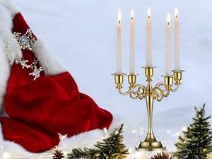 "Encantadores candelabros plateados de 3 brazos, ideales para celebraciones y reuniones íntimas, aportan elegancia y ambiente festivo" - Product Image 3