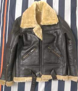 Chaqueta de cuero genuino estilo bombardero para hombre - Product Image 1